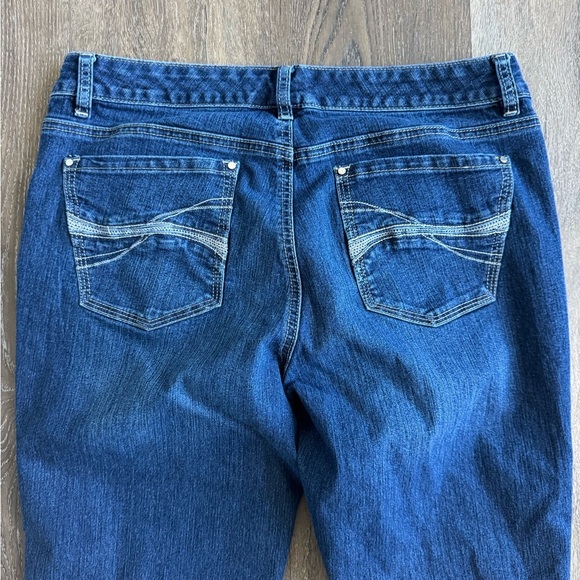 White House Black Market Cropped Jeans.  Women’s size 12. Great used condition! - Picture 9 of 10